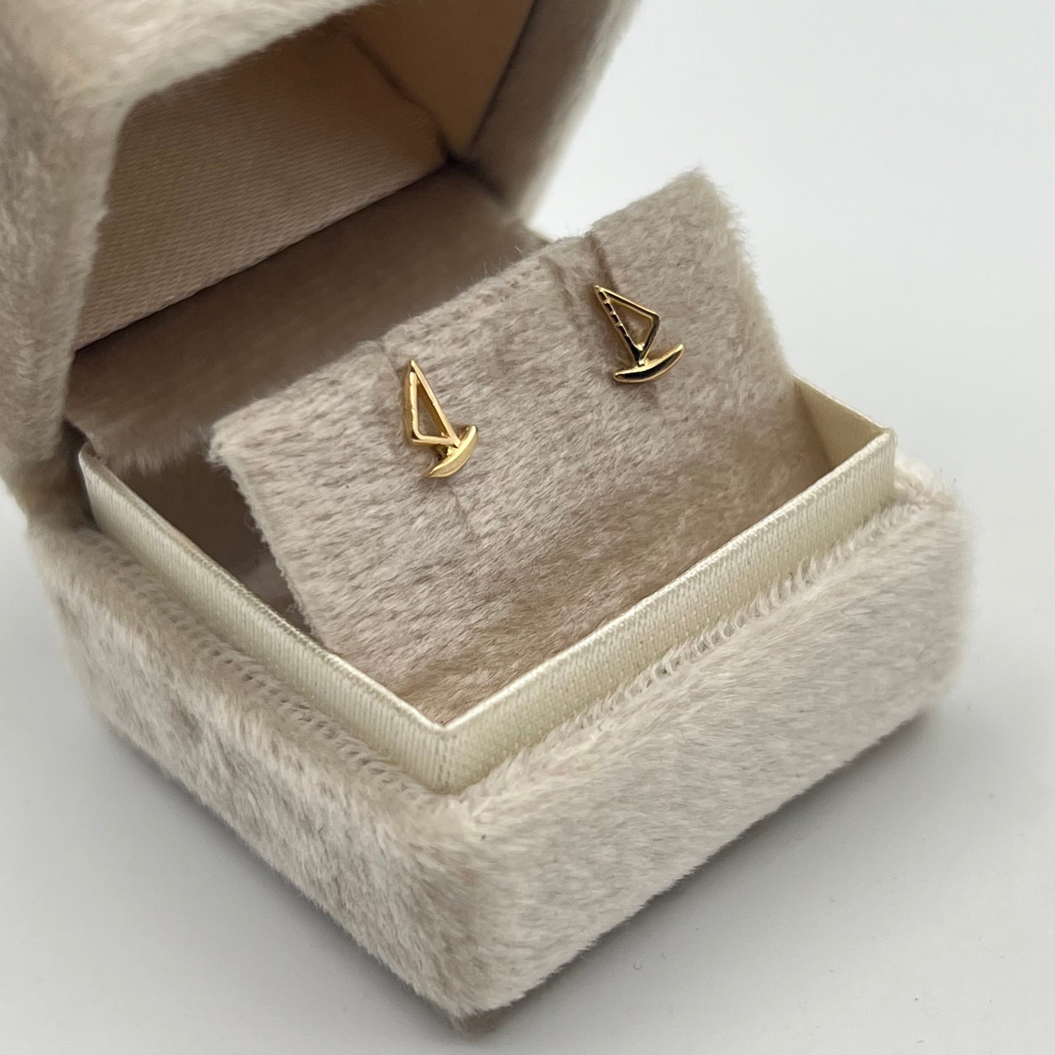 TOPOS BARCO  ORO AMARILLO 18K 0,56 GR / 4 MM