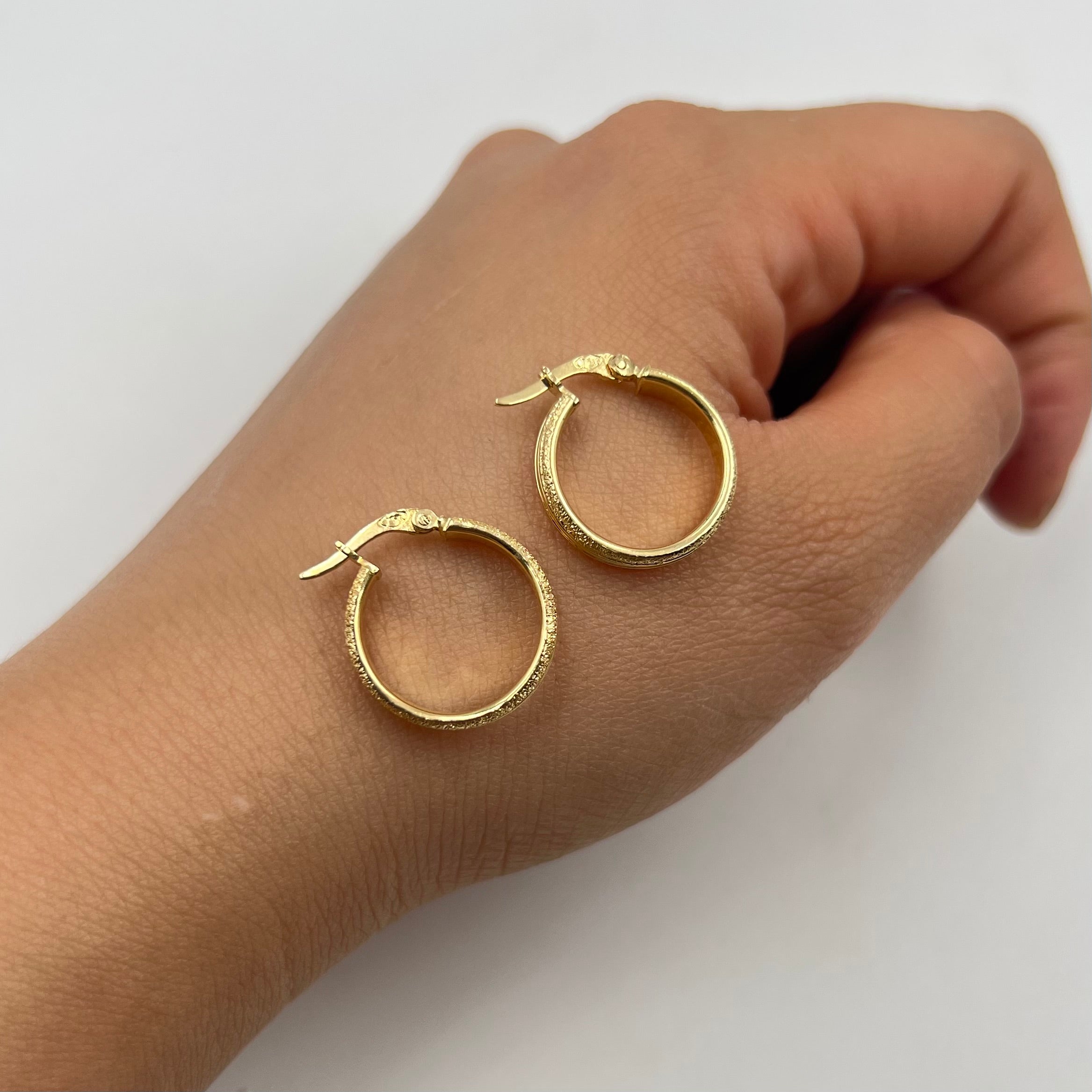 CANDONGA MATIZADA ORO AMARILLO 18K 1,87 GR / 1,9 CM