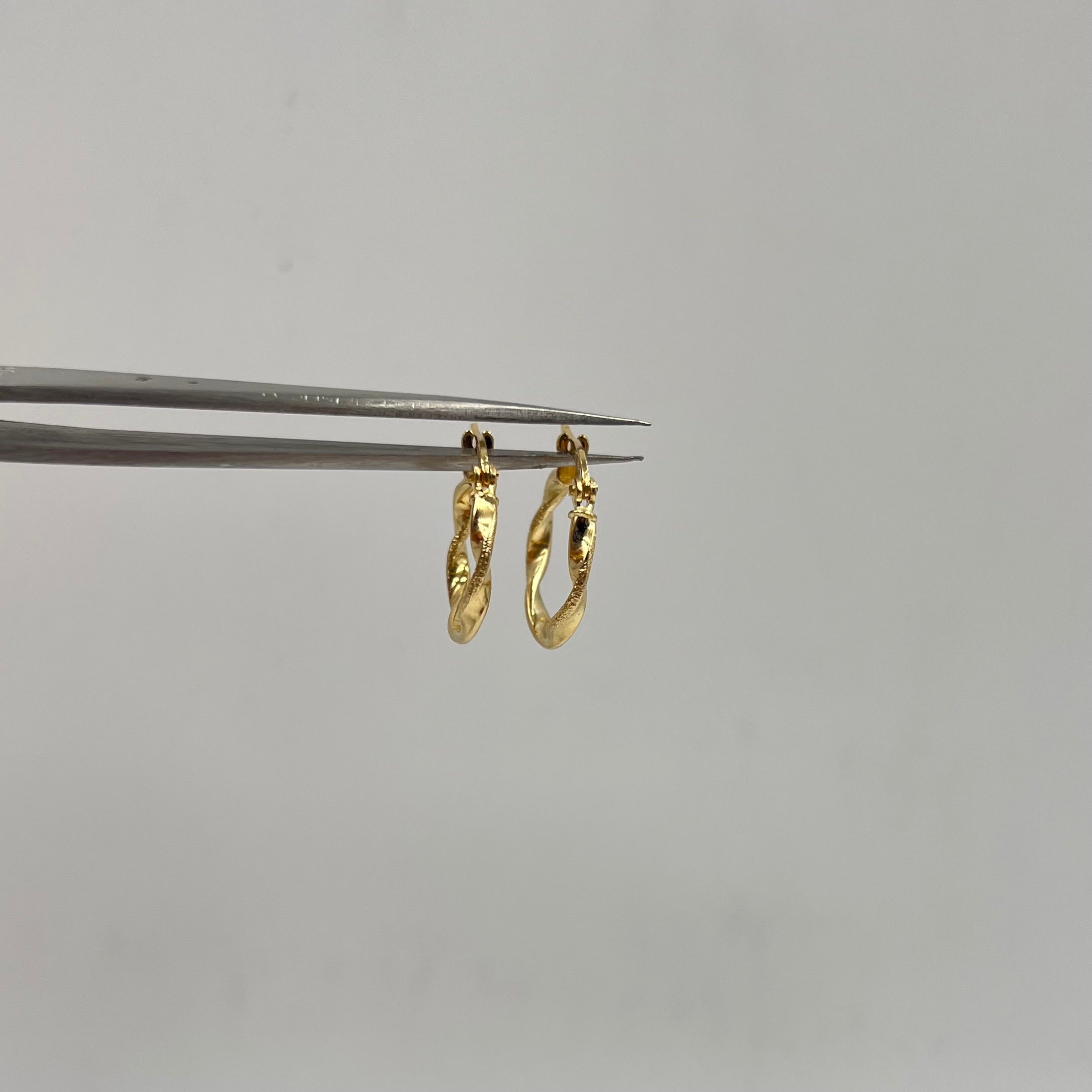CANDONGA ENTORCHADA ORO AMARILLO 18K 1,21 GR / 1,7 CM