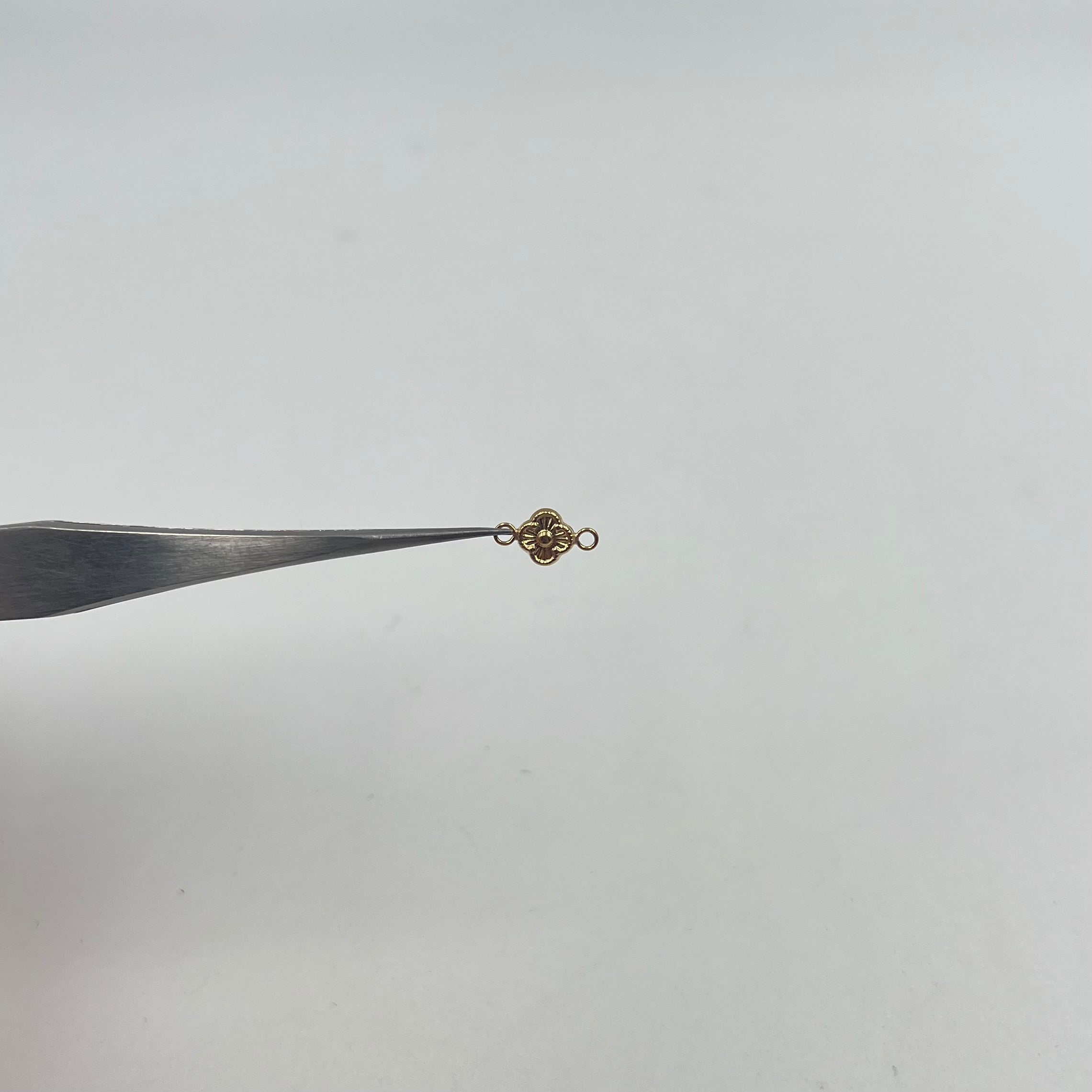 HERRAJE TREBOL DIAMANTADO  ORO AMARILLO 18K 0,2 GR / 1,1 CM