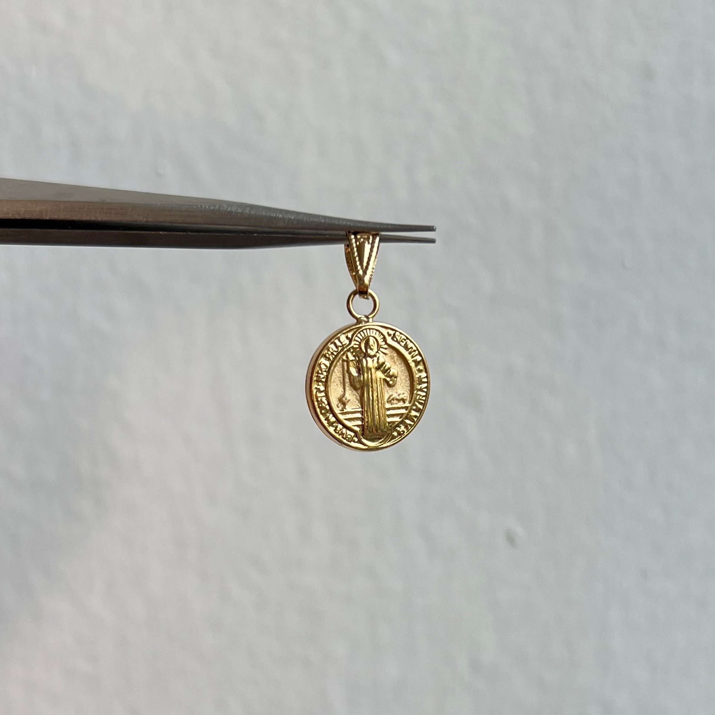 DIJE SAN BENITO  ORO AMARILLO 18K 1,16 GR / 1,2 MM / 1,5 CM
