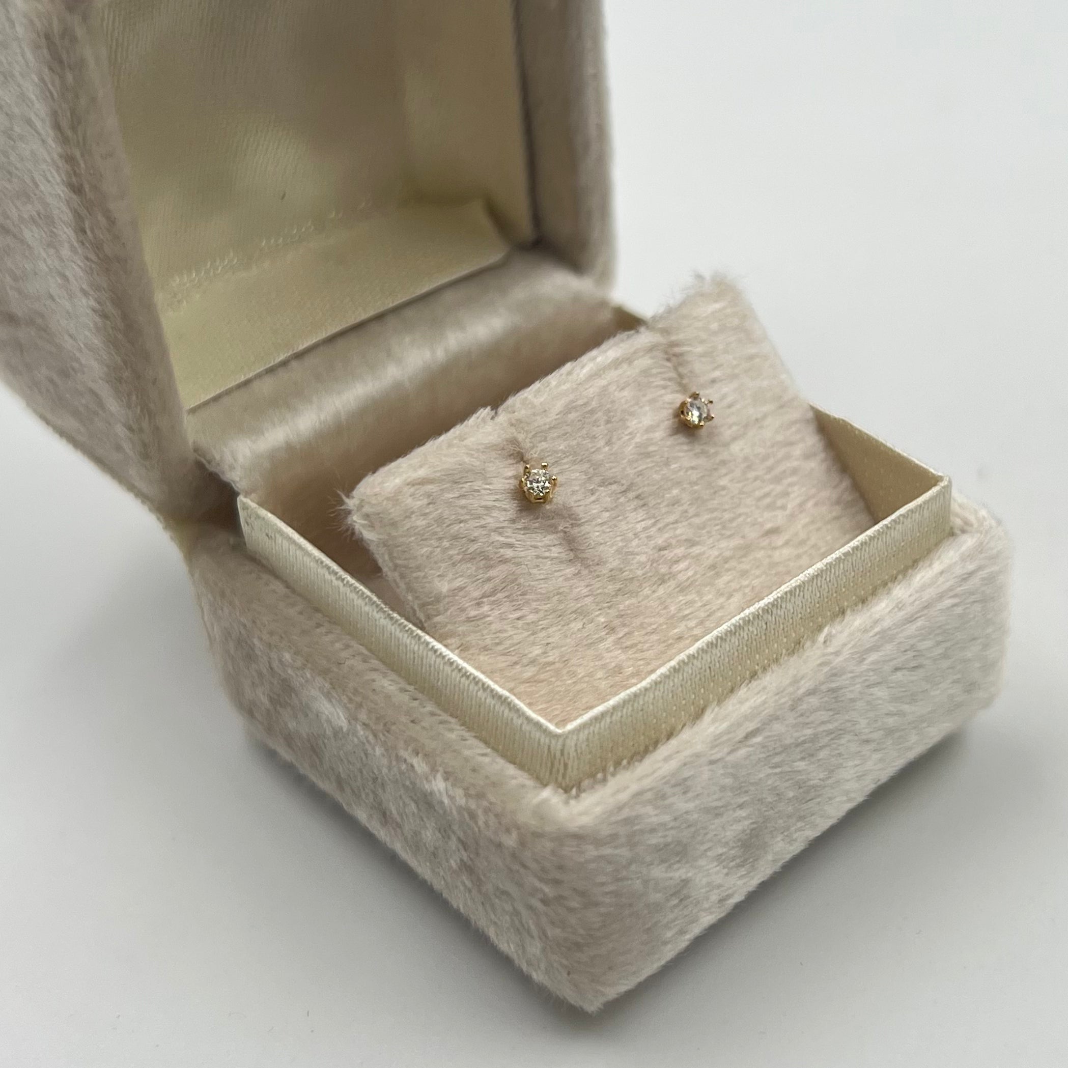TOPOS DIAMANTE ORO AMARILLO 18K 0,44 GR / 3 MM (JOYA)