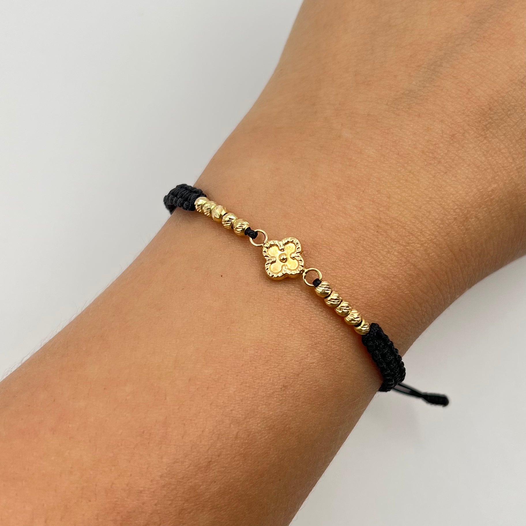 PULSERA TEJIDA NEGRA / HERRAJE TREBOL / BOLA DIAMANTADA 3MM