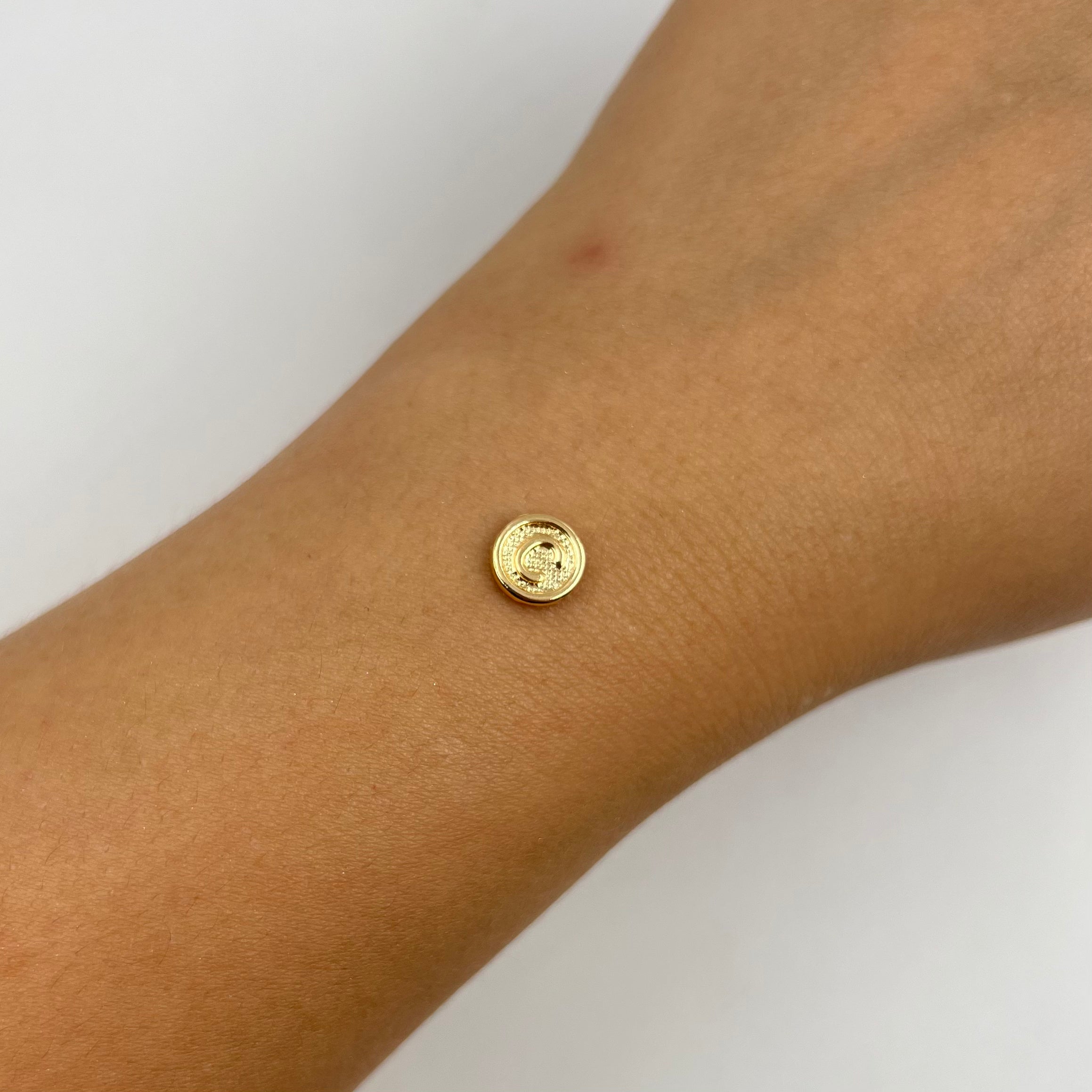 HERRAJE LETRA C TAMBOR ORO AMARILLO 18K 0,27 GR / 0,8 CM
