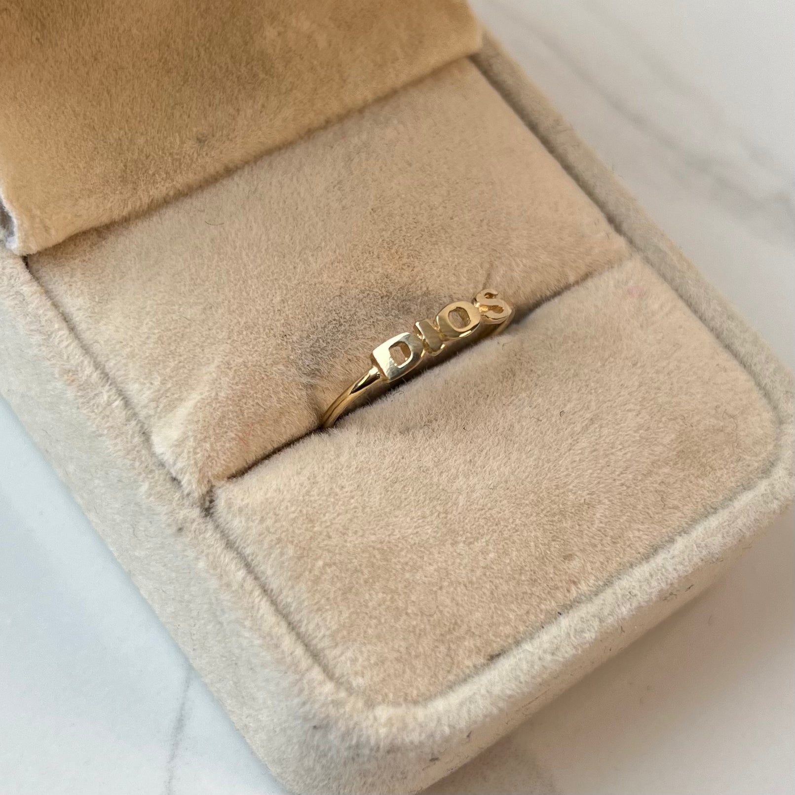 ANILLO DIOS ORO AMARILLO 18K / TALLA 5/1/4 / 0,88 GR / 1,1 MM
